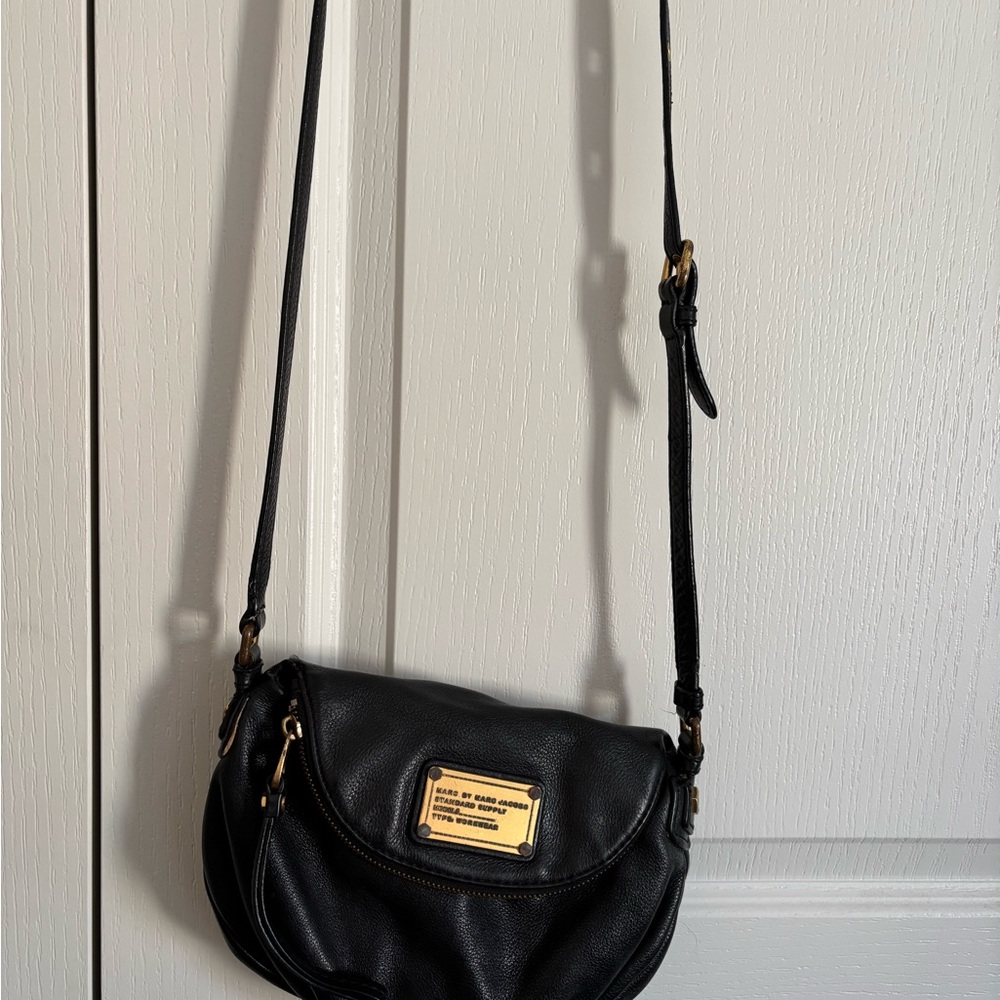 Marc Jacobs Classic Q 

Leather Crossbody Bag